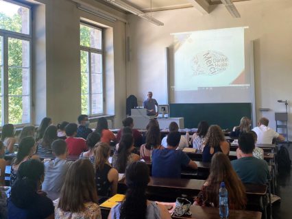 Zum Artikel "Der Übersetzungsdienst des Europäischen Gerichtshof zu Besuch beim deutsch-französischen Studienprogramm in Erlangen"